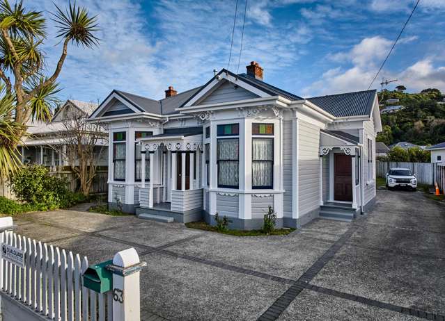 Rare Petone beauty