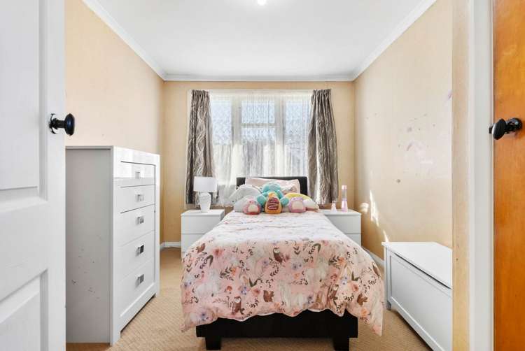 35 Waipapa Crescent Otara_10