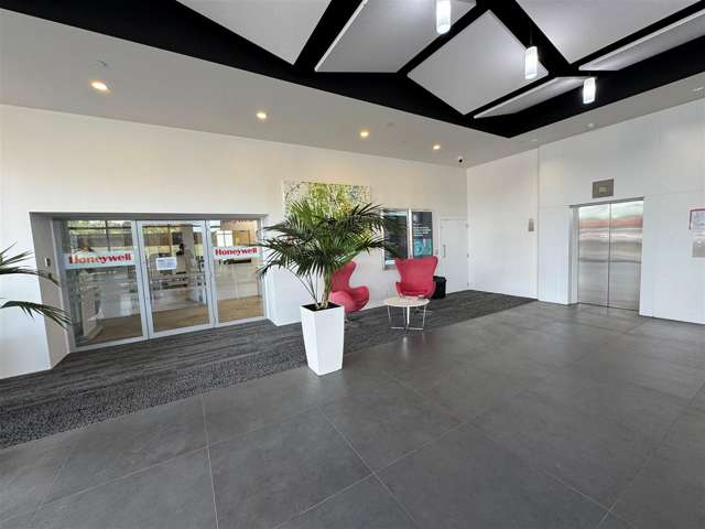 Ground Floor, 56 Cawley Street Ellerslie_1