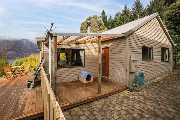 43a Arawata Terrace Fernhill/Sunshine Bay_10