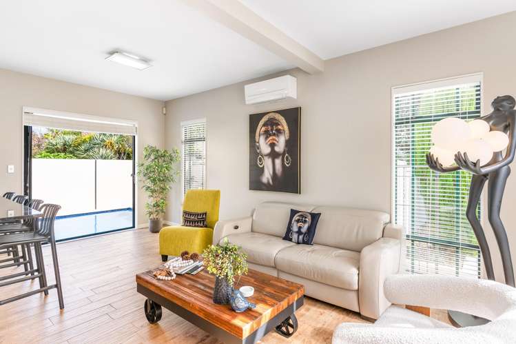 12 Courtneys West Harbour_14