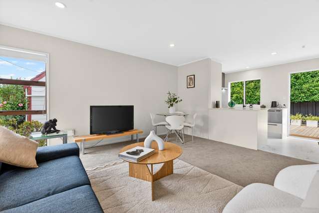 2/5a Tobruk Crescent Milford_3