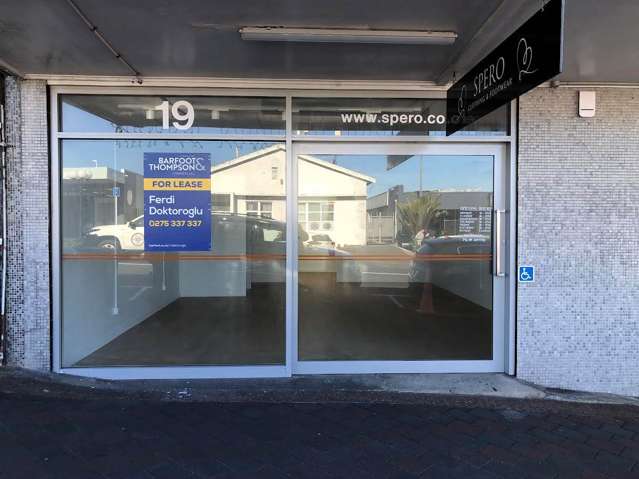 SMALL AND TIDY RETAIL SPACE ON THE MAIN ROAD