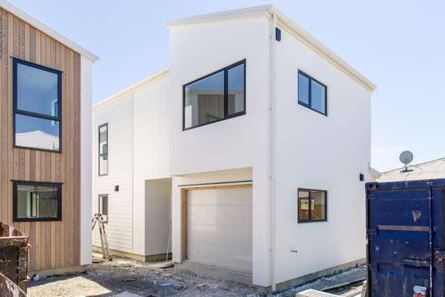 Fresh on the Market: Modern Upper Hutt Living!