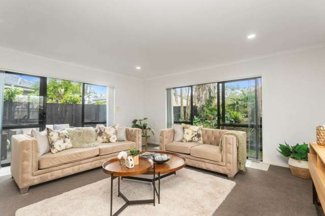 2/47 Carnoustie Drive Wattle Downs_1