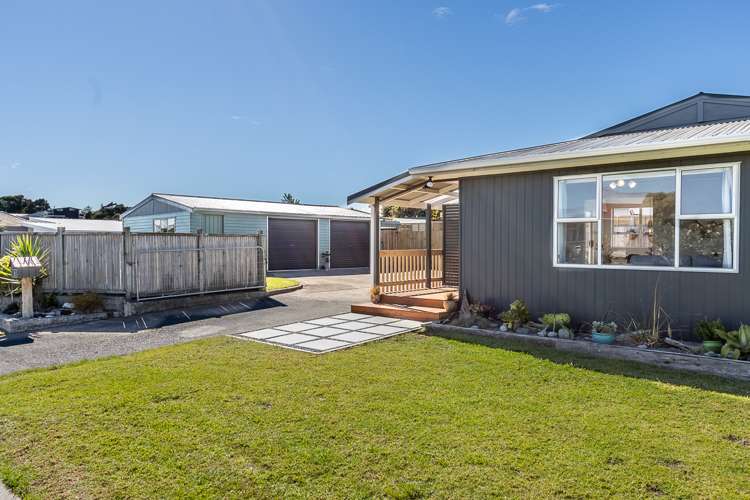 2 Robert Mckeen Street Otaki Beach_21