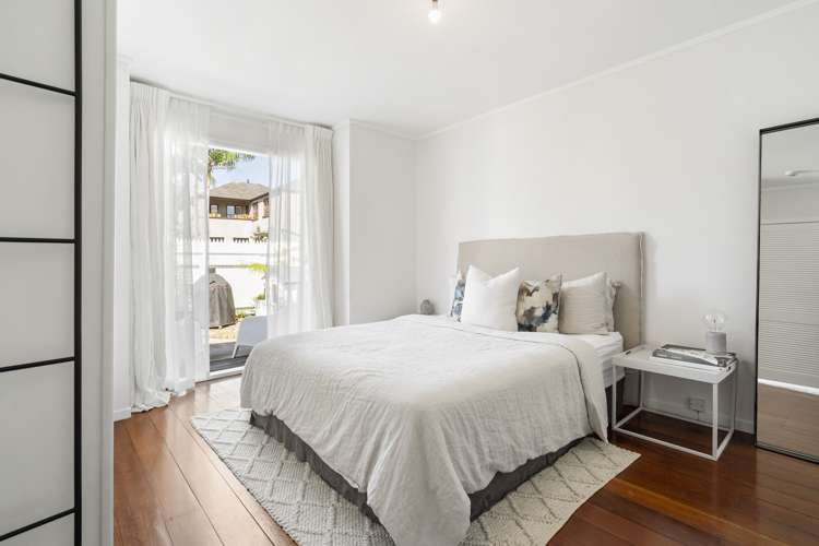 2/12 Webber Street Westmere_11