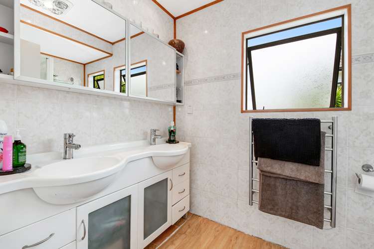 73 Gledstane Road Stanmore Bay_11