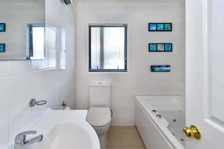 8a Hilltop Road Clover Park_9