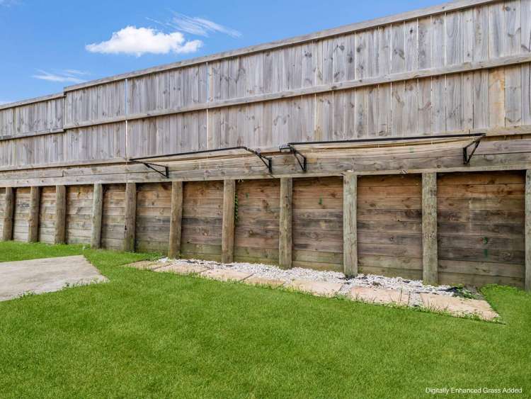 2/8 Mila Paige Close Glenview_24