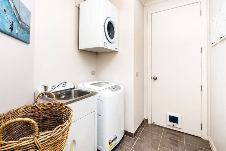 39 Heynes Place Clive_15