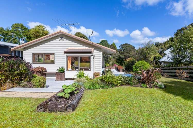 143 Woodlands Park Road Titirangi_1