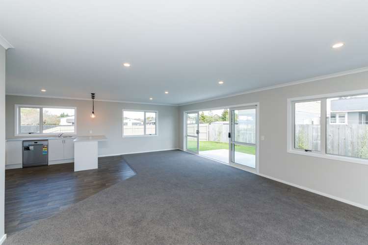 2 Wescombe Grove Feilding_9