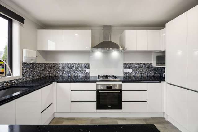 1 Sapling Lane Glenview_2