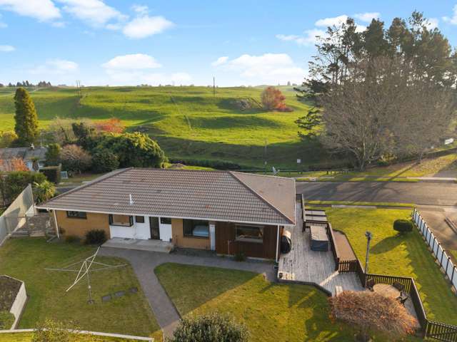Rural views, stunning sunsets & family living