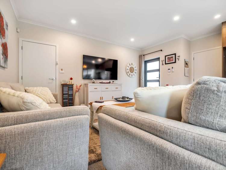 2/6 Tokerau Drive_0