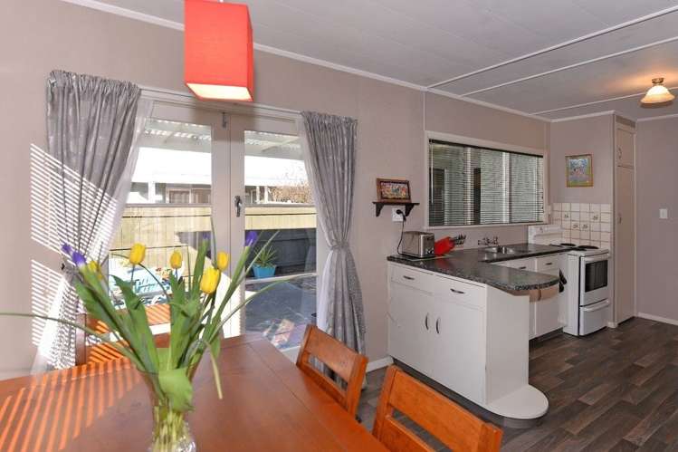 1/6 Devon Street Stoke_7