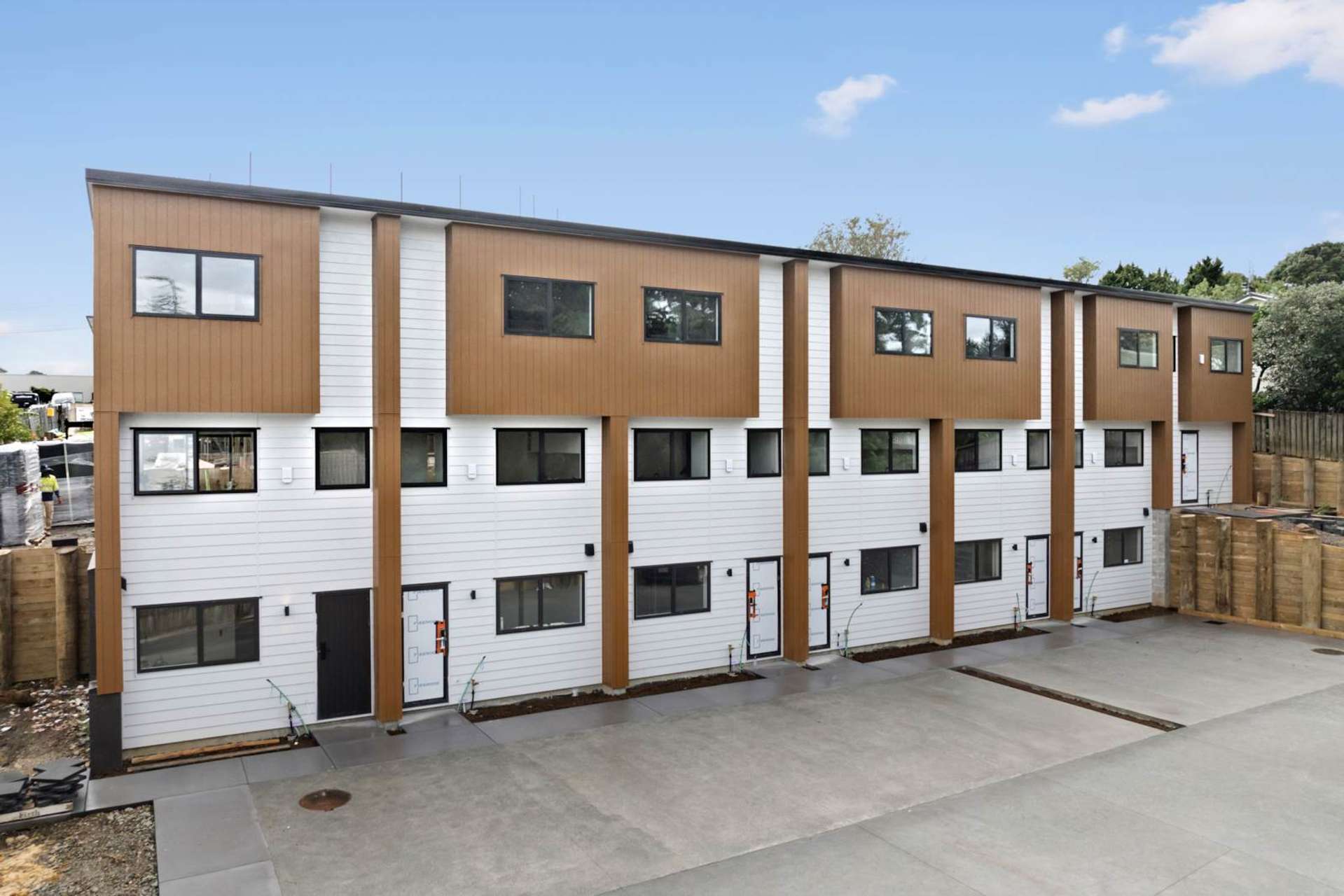 6&8 Embassy Place Glenfield_0