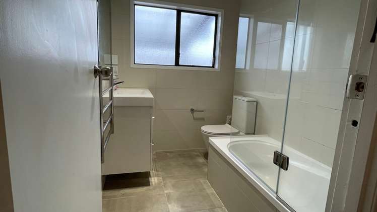 8 Idesia Place Totara Heights_32