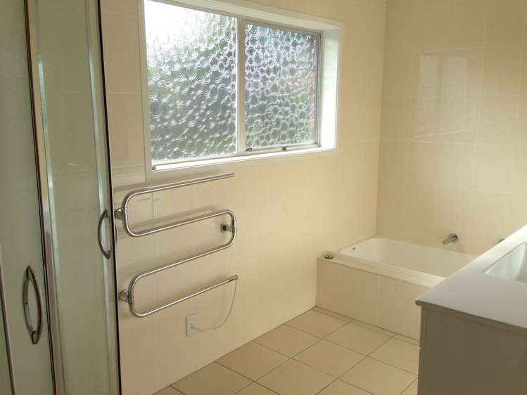 100 Ravenwood Drive Forrest Hill_10