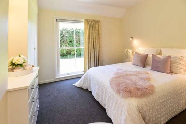 * UNDER OFFER * Architect Designed!
