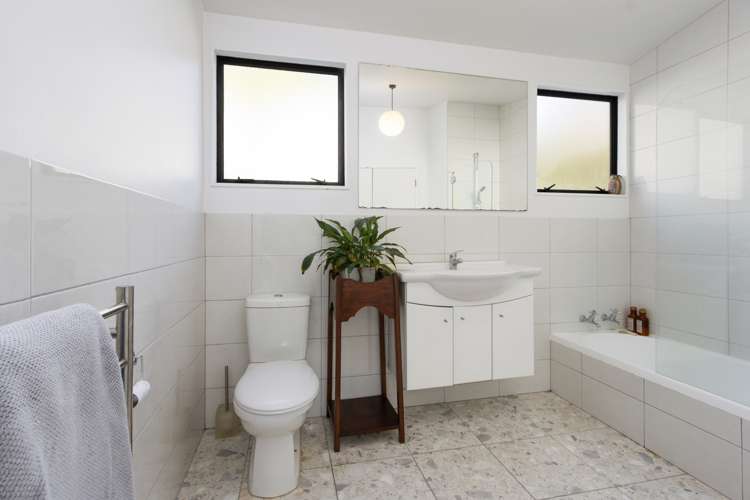 9 Onewa Road Northcote_12