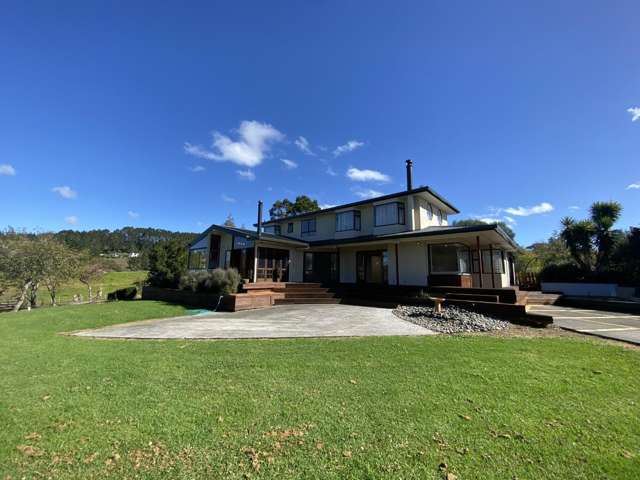 Waitoki, five bedrooms