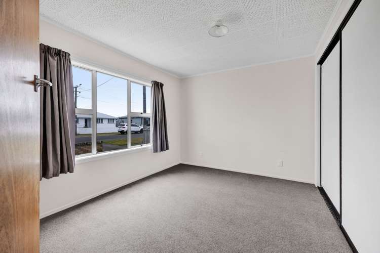 8 George Street Hawera_14