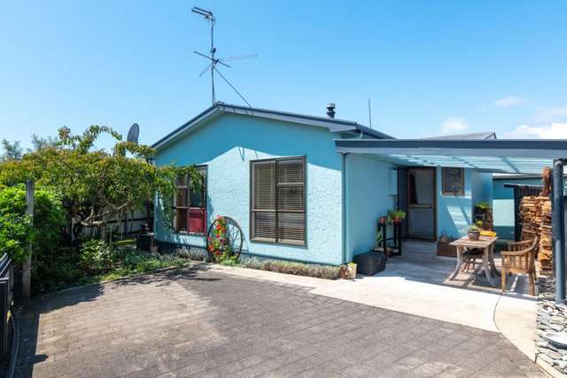 Charming Beachside Cottage Awaits!