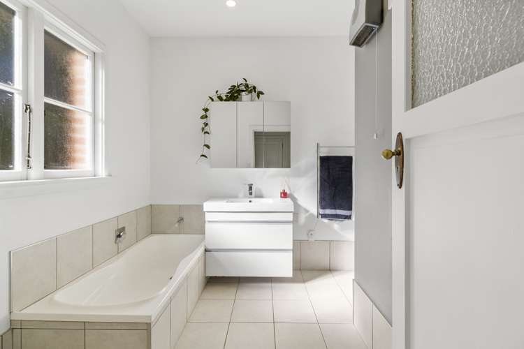 6 Hertnon Street West End_18