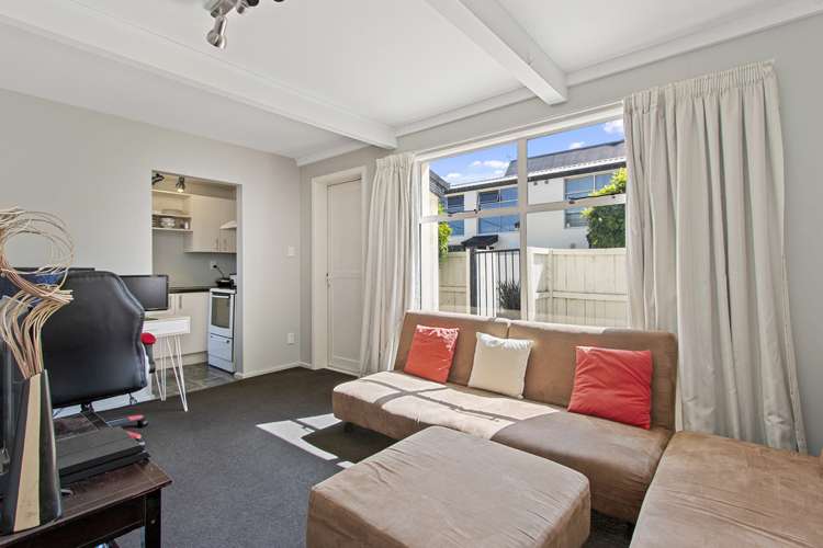 2/347 Armagh Street Linwood_3