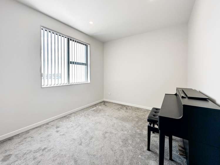22 Heketara Way Massey_10