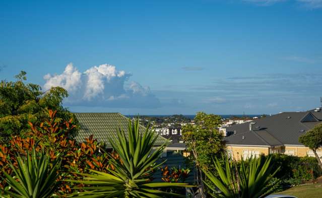 7 John Dee Crescent Red Beach_2