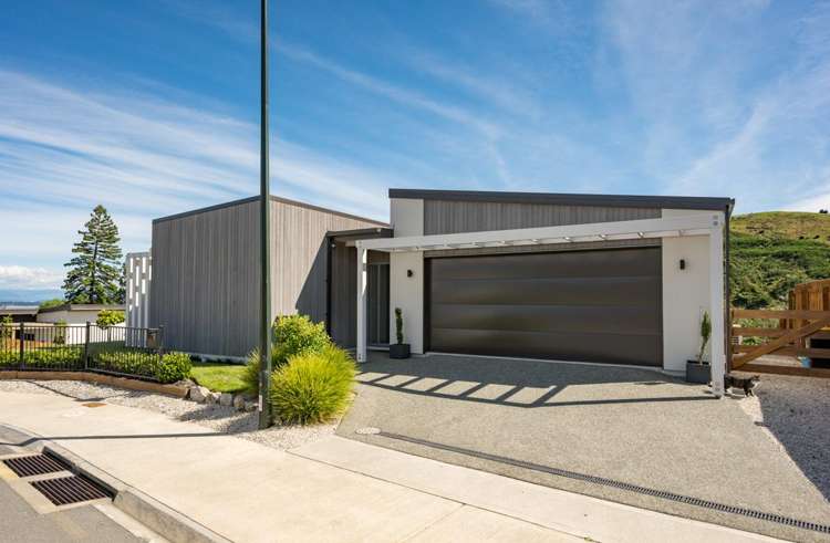 22 Hill Tops Way Stoke_18