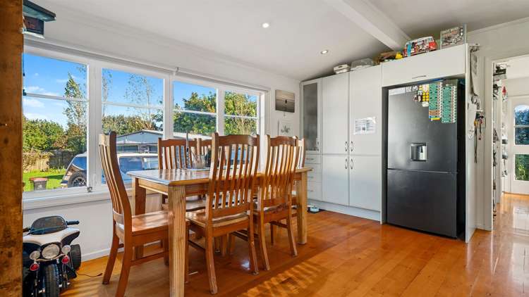 24 Stirling Grove Greerton_7