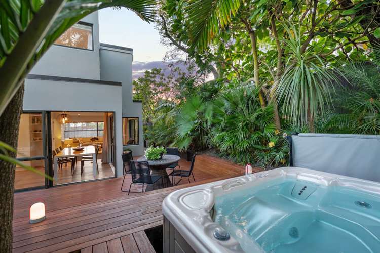 42 Merani Street Narrow Neck_1