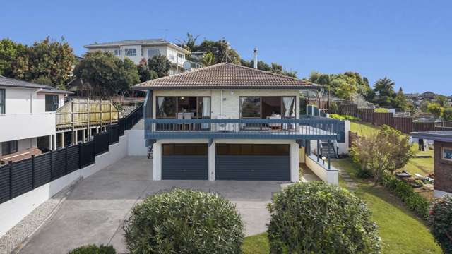 Home & Income With Sea Views In Macleans Zone
