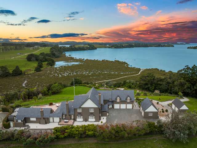 Waterfront Masterclass with Boat Pontoon