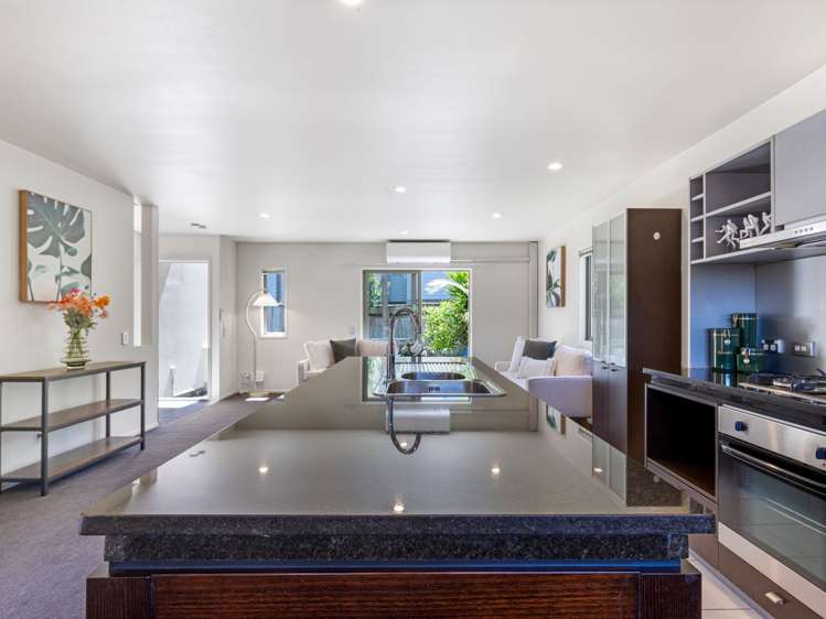 57/21 Hunters Park Dr Three Kings_10