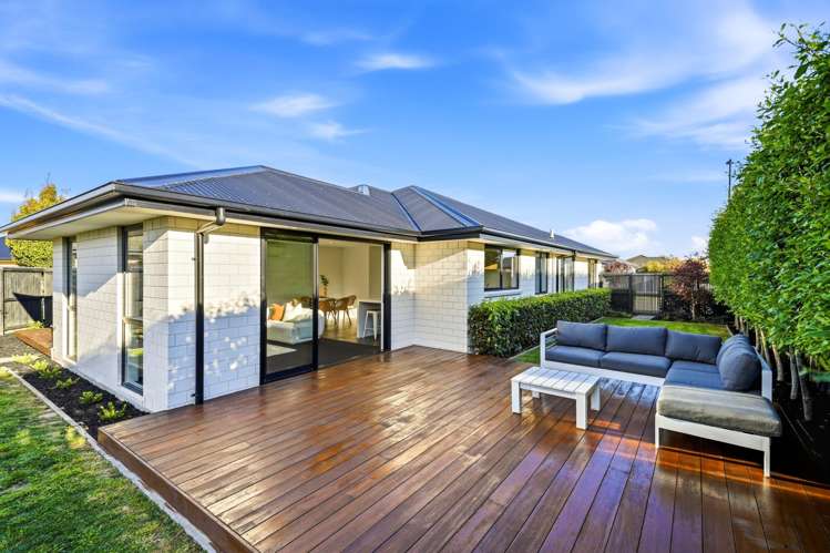 71 Sunline Avenue Lincoln_11