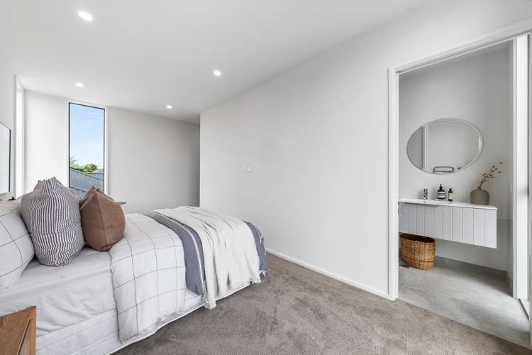 1/2 Gunwelloe Lane Burwood_8