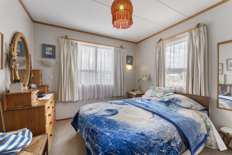 2 Colenso Place Otaki Beach_9