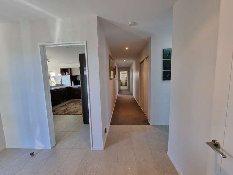 9 Higgins Place Paroa_11