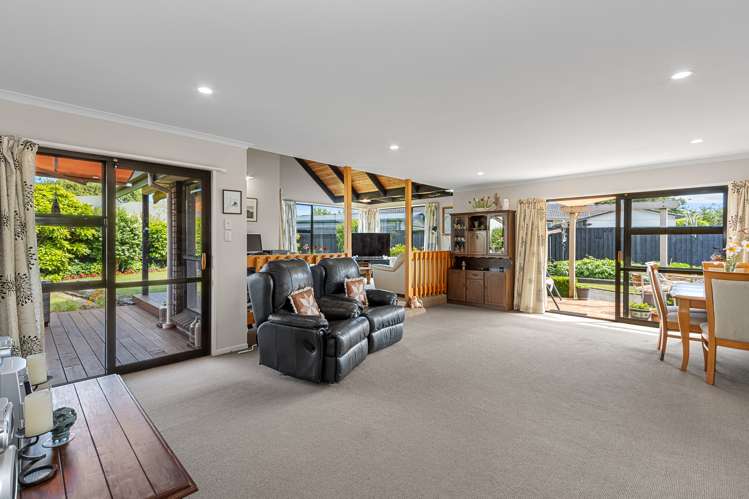 23b Salford Avenue Redwood_5