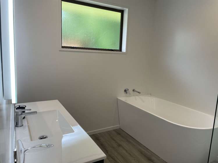 1409 Main North Road Waikuku_13