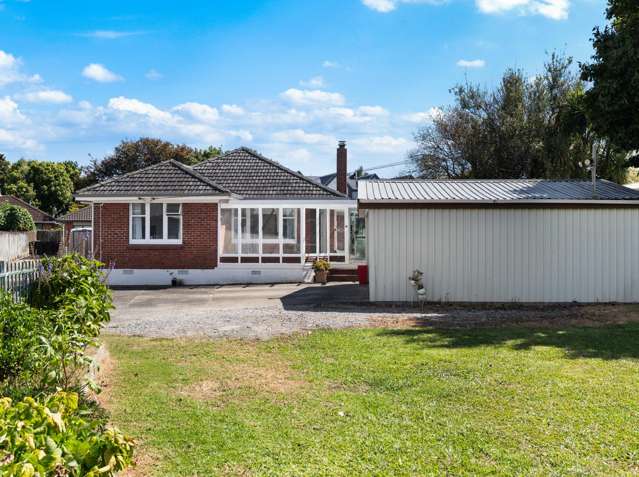 Brick & Tile on 600+sqm FREEHOLD Land.