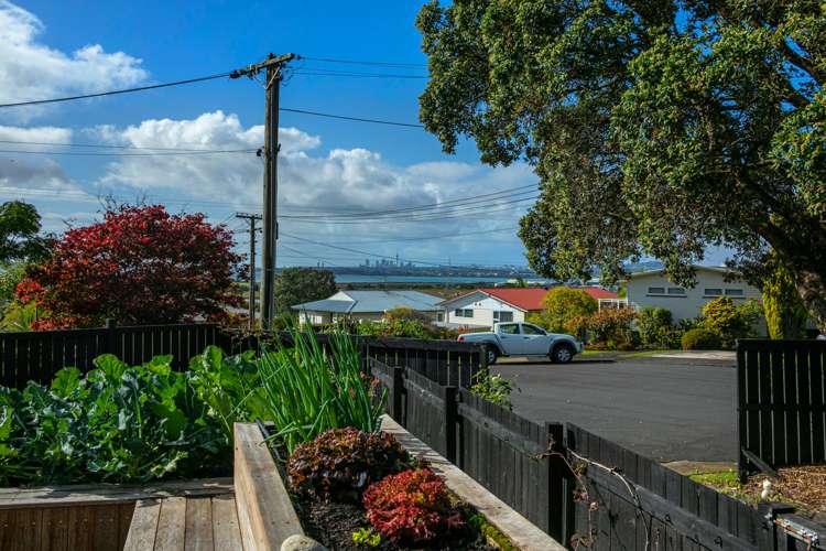 15 Fairlea Road Te Atatu South_24
