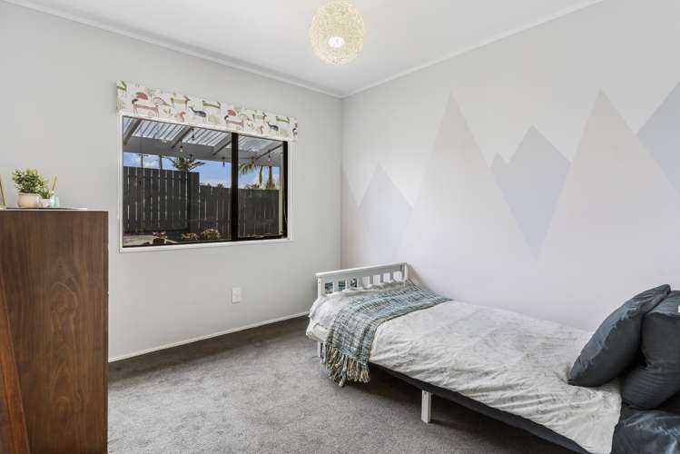 24 Bayside Avenue Te Atatu Peninsula_11