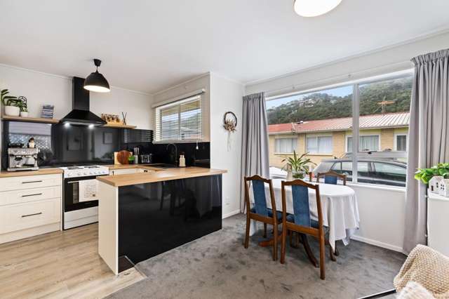 9/171 Queens Drive Lyall Bay_1
