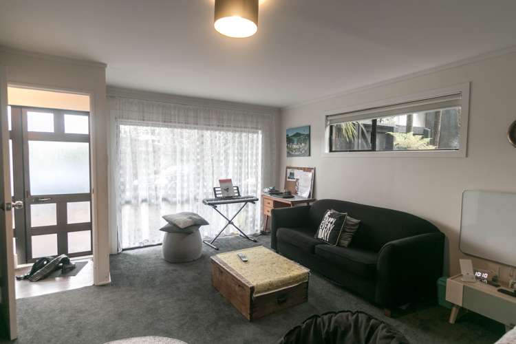 1/2 Onedin Place Titirangi_13